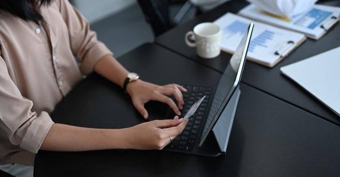 Virements bancaires bloqués à Noël : anticiper ses transferts