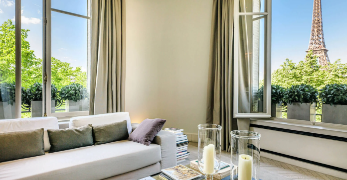 Paris : flambée des mises en vente de luxe, achats en attente