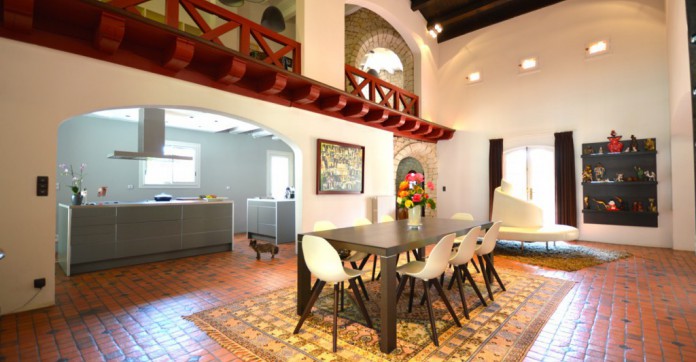 EN IMAGES. À vendre : mas contemporain près de Bordeaux