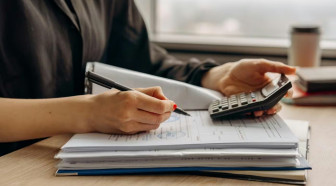 Coût des frais de dossier bancaires en 2026 : de la gratuité totale aux tarifs plafonds