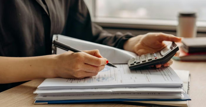 Coût des frais de dossier bancaires en 2026 : de la gratuité totale aux tarifs plafonds