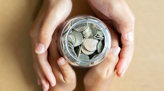 Succession et dons d'argent : pourquoi l'exécutif maintient le plafond des 80 ans