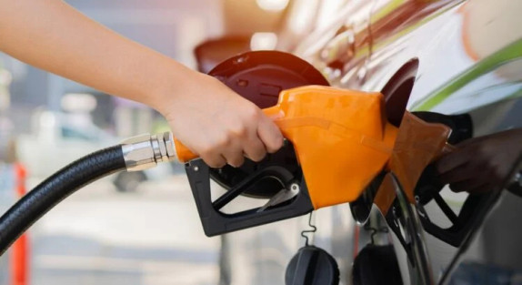 Soutien économique : l'exécutif renforce les dispositifs d'aide face à l'envolée du prix des carburants