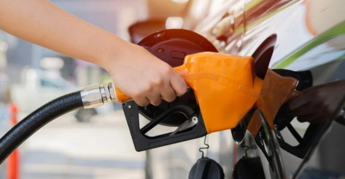 Soutien économique : l'exécutif renforce les dispositifs d'aide face à l'envolée du prix des carburants