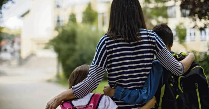 Pouvoir d'achat : les familles monoparentales face à une précarité budgétaire accrue