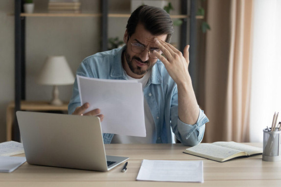 Frais de saisie sur compte : l'Unaf dénonce un système abusif pour les ménages endettés