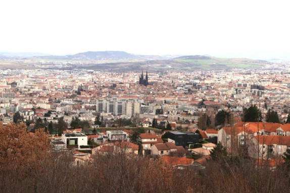 Marché immobilier à Clermont-Ferrand : nette divergence de trajectoire entre appartements et maisons en juin 2026