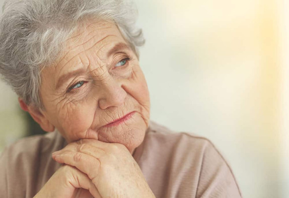 Précarité des seniors : face à la pression financière, le logement devient un levier de financement pour la retraite