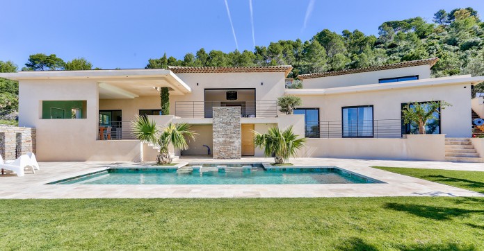 EN IMAGES. A vendre : villa contemporaine avec vue