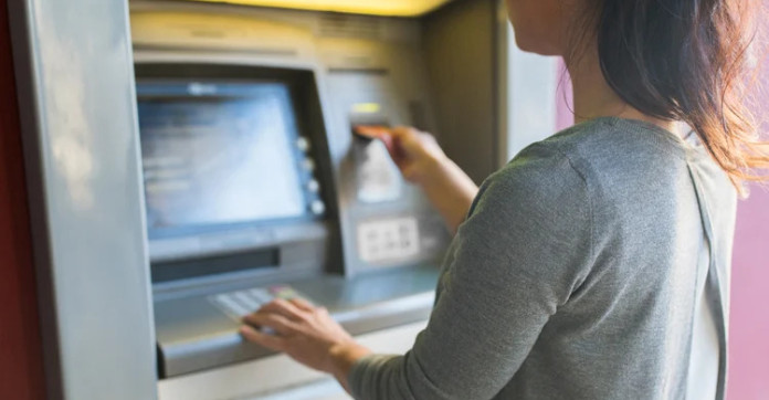 Frais bancaires : les tarifs augmentent de 2,7 % en 2026 et dépassent largement l'inflation