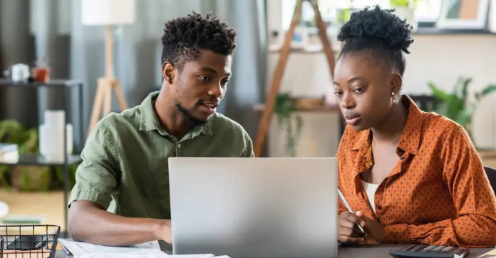 Inclusion bancaire : l'OIB alerte sur le surendettement des jeunes et serre la vis sur le paiement fractionné