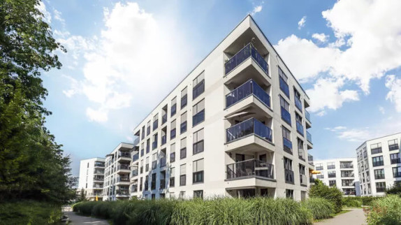 Logement social : 92 bailleurs financièrement solides sous-investissent, un frein à la construction