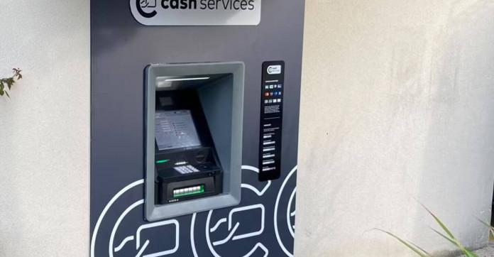 Cash Services : tout comprendre au réseau de distributeurs communs qui transforme le retrait d'espèces