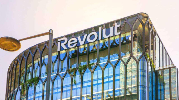 Revolut : la stratégie de la néobanque britannique pour conquérir la jeunesse mondialisée