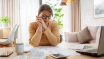 Lutte contre le surendettement : un décret renforce les obligations des banques envers les publics fragiles