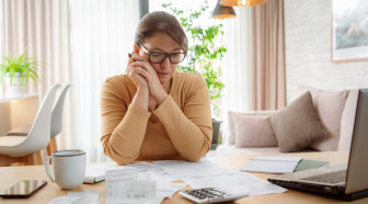 Lutte contre le surendettement : un décret renforce les obligations des banques envers les publics fragiles
