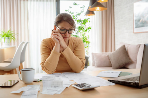 Lutte contre le surendettement : un décret renforce les obligations des banques envers les publics fragiles