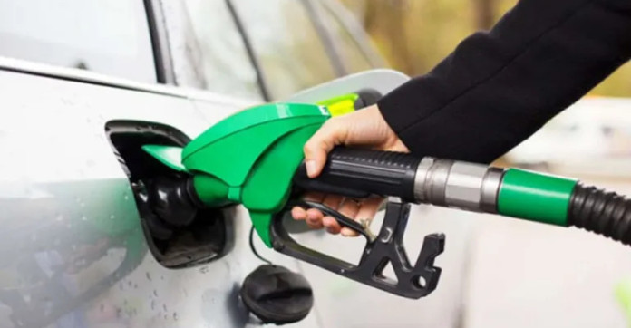 Carburants à la pompe : le SP95-E10 repasse sous le seuil des 2 euros le litre en France