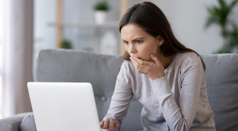 Escroqueries financières en ligne : la multiplication des faux articles de presse ciblant les épargnants