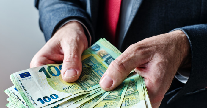 Smic : une hausse avant janvier entre dans les discussions, sans décision annoncée