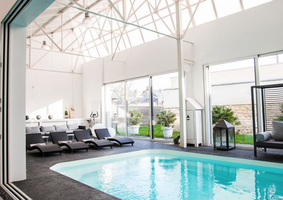 EN IMAGES. A vendre : grand loft avec piscine intérieure dans un ancien skate-park