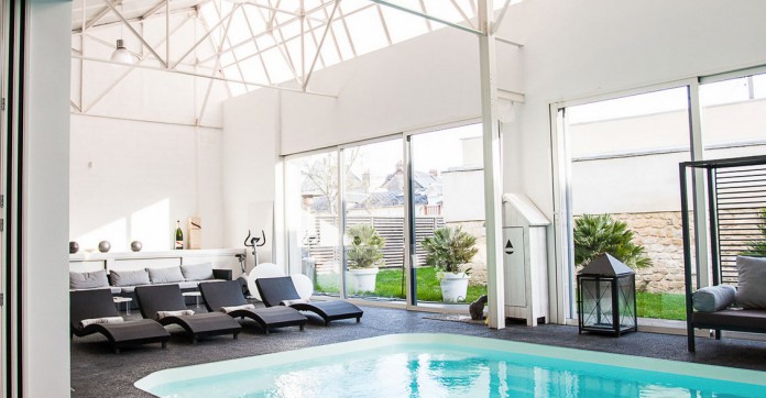 EN IMAGES. A vendre : grand loft avec piscine intérieure dans un ancien skate-park