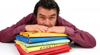 Les personnes seules sont les plus touchées par le surendettement