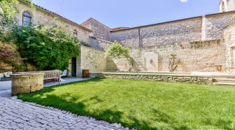EN IMAGES. A vendre : Ancien cloitre revisité au coeur de la Camargue