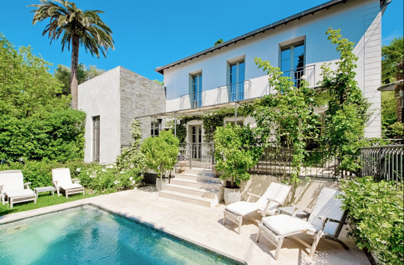 EN IMAGES. À vendre : villa bourgeoise à Cannes