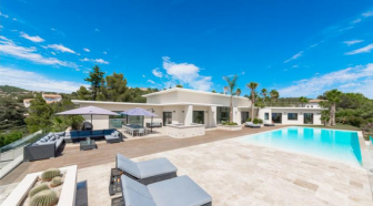 EN IMAGES. À vendre : luxueuse villa avec vue sur le golfe de Saint-Tropez