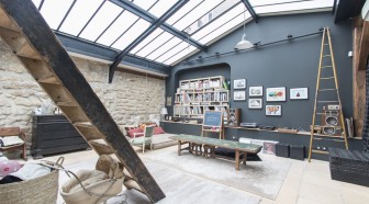 EN IMAGES. À vendre : atelier sous verrière à Paris