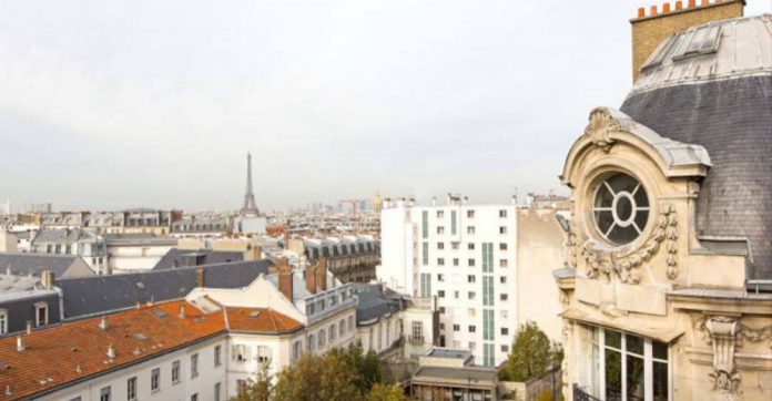 EN IMAGES. À vendre : triplex à Paris avec vue sur la Tour Eiffel