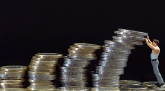 Surendettement: la Cour des comptes prône un fichier partagé