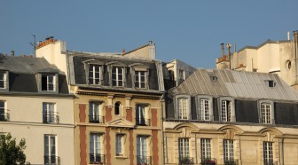 À Paris, des centaines de propriétaires protestent contre la préemption de leur logement