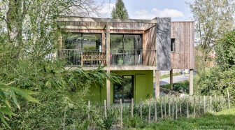 EN IMAGES. A vendre : villa d'architecte dans les arbres près de Biarritz