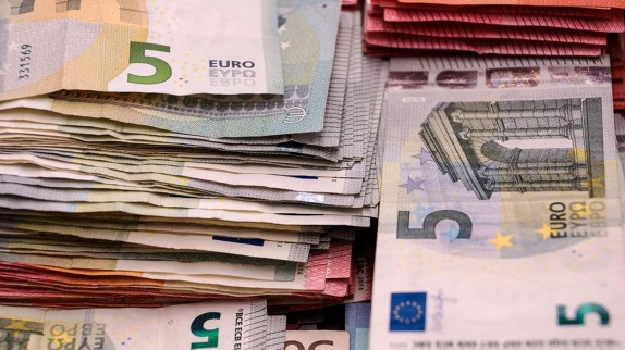 APL : Une association propose d'envoyer des faux billets de 5 euros à l'Elysée