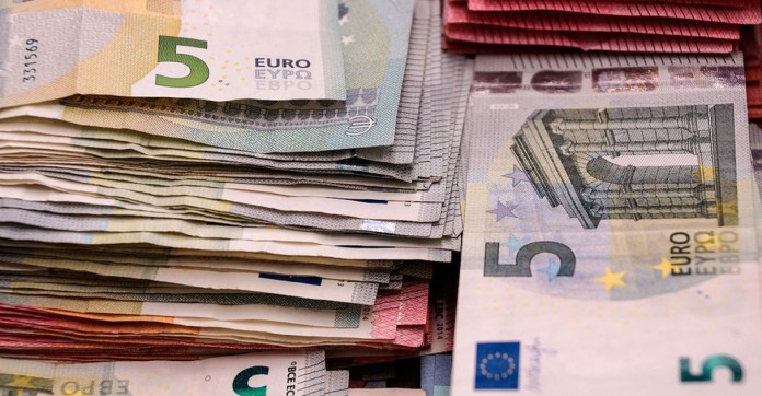 APL : Une association propose d'envoyer des faux billets de 5 euros à l'Elysée