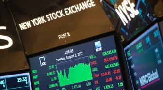 Wall Street: le Dow Jones dépasse pour la première fois les 22.000 points