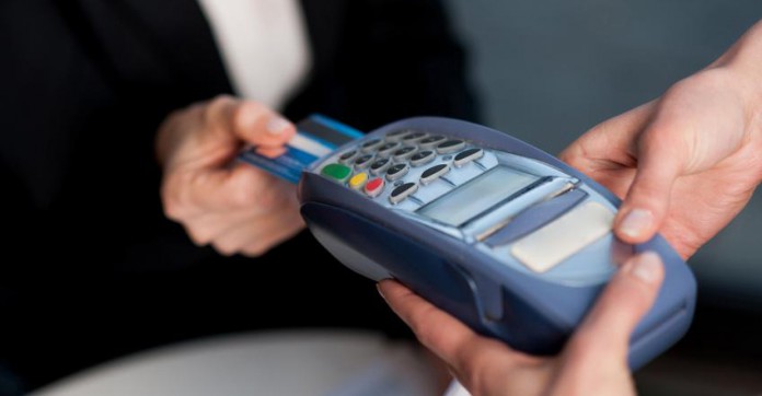 Une association suggère de contester les frais de tenue de compte imposés par les banques