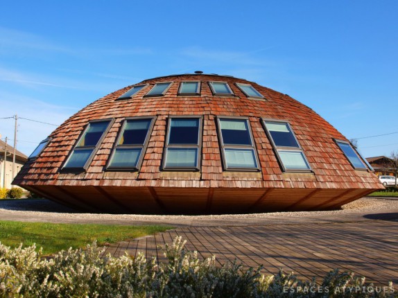 EN IMAGES. A vendre : maison-tournesol en bois