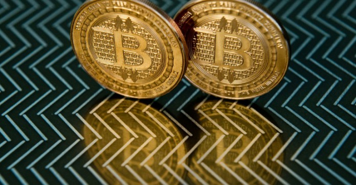 Monnaies virtuelles: un tour de vis en Chine fait trébucher le bitcoin