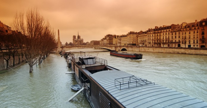 VIDEO. Inondations : à quoi ressembleraient Paris et l'Ile-de-France sous les eaux ?