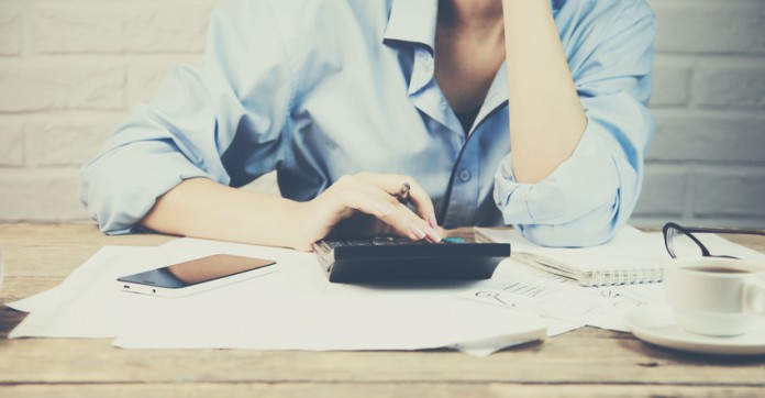 Compte bancaire : de plus en plus de Français finissent le mois à découvert