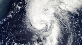 Ouragan en Guadeloupe: dégâts estimés à moins de 100 millions d'euros (Le Maire)