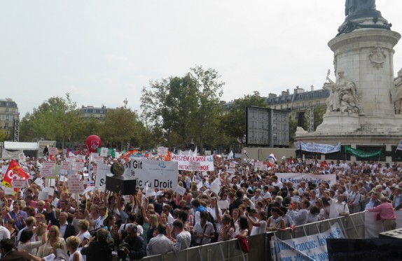 VIDEO. Les notaires dans la rue face au projet de libéralisation des professions réglementées