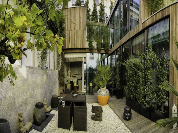 EN IMAGES. A vendre. Maison d'architecte en plein Paris