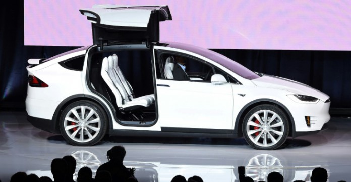 Tesla rappelle 11.000 "Model X" pour ajuster le siège arrière