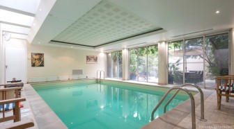 EN IMAGES. A vendre : maison avec piscine intérieure dans Paris