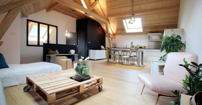 EN IMAGES. A vendre : duplex sous les toits d'une ancienne ferme