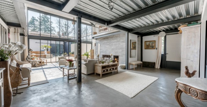 EN IMAGES. A vendre : chaudronnerie réaménagée en maison loft